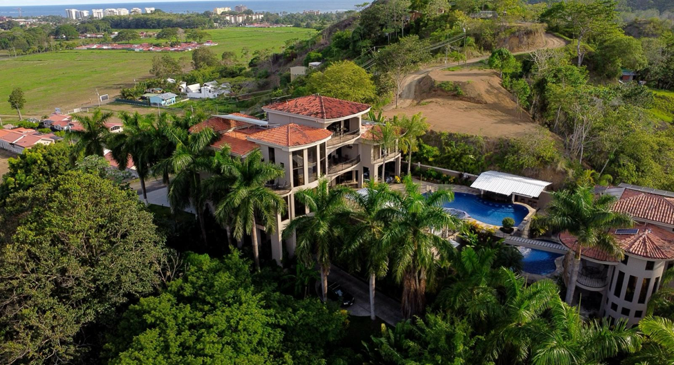 luxury vacation homes Jaco Beach