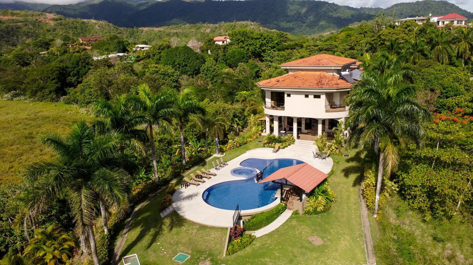 luxury vacation homes Jaco Beach